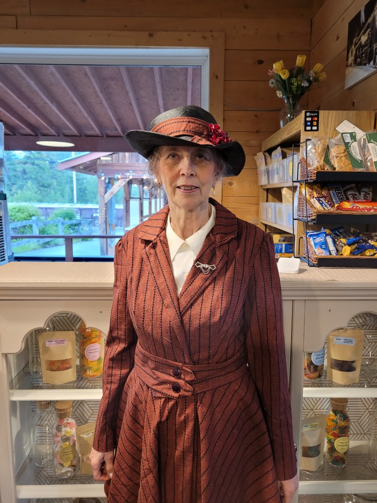 This image has an empty alt attribute; its file name is guebert_linda_evelyn-2.jpg